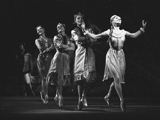Сцена из балета “Снегурочка” Фото с премьеры 1963 года.